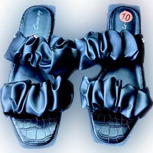 Circus by Sam Elderman ruched sandals